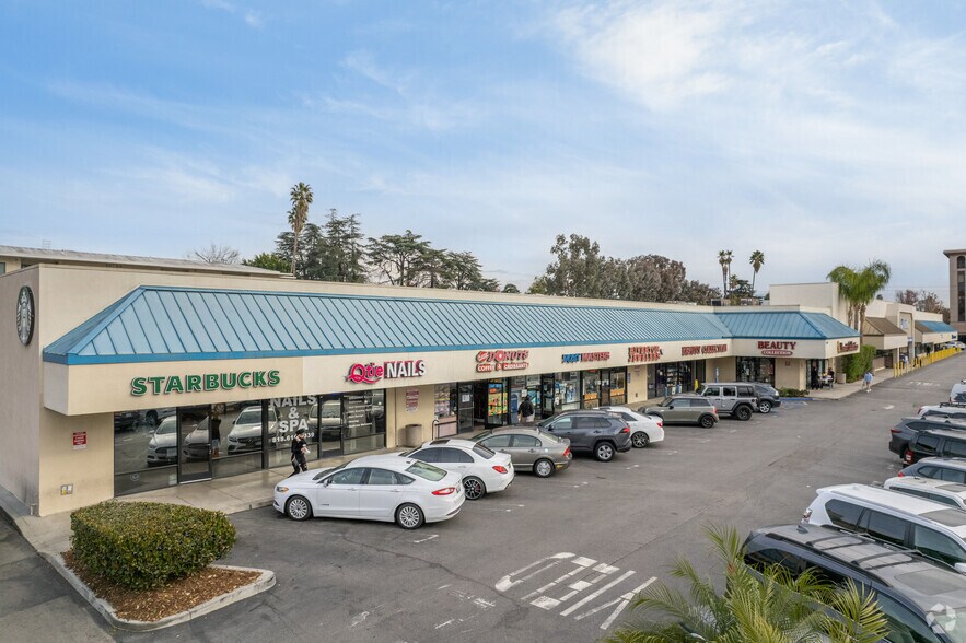 More Photos Of 13303-13351 Riverside Dr, Sherman Oaks Storefront For Sale