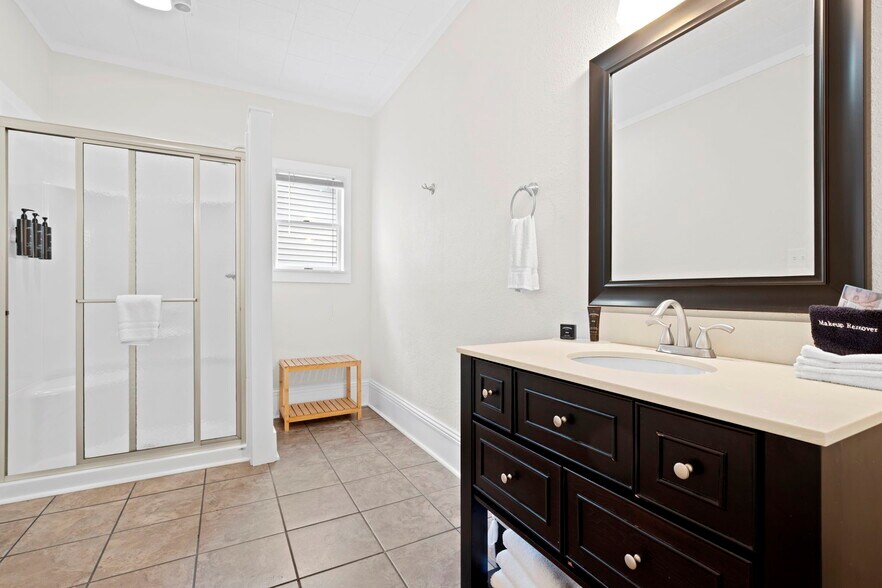 More Photos Of 612 N Lakeshore Dr, Ludington Hotel For Sale