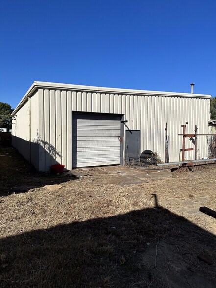 More Photos Of 1398 Stonewall St, Memphis Warehouse For Lease