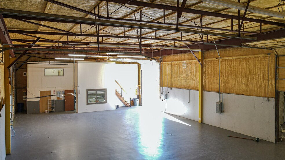 More Photos Of 5206 Beacon Dr, Austin Warehouse For Lease