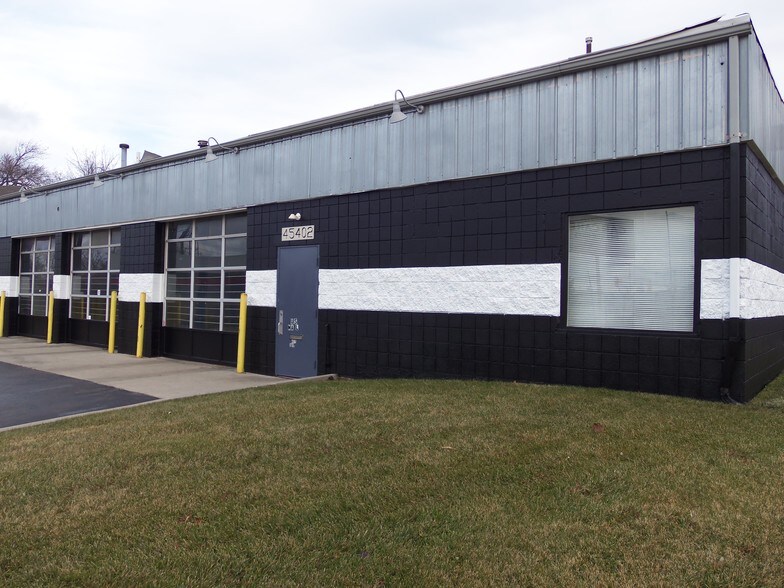 More Photos Of 45402 Woodward Ave, Pontiac Light Manufacturing For Lease