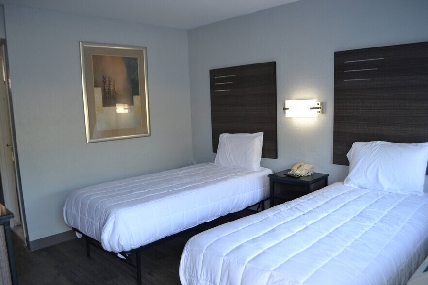 More Photos Of 10885 Harts Rd, Jacksonville Hotel For Sale