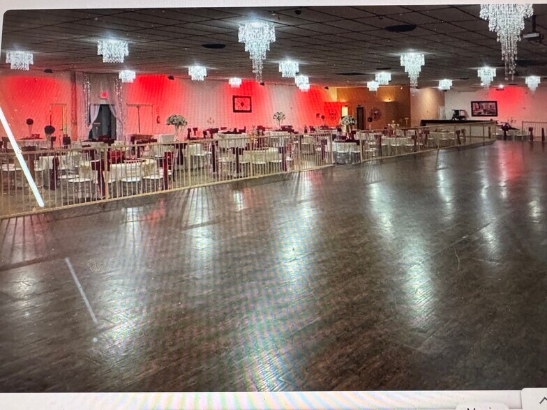 More Photos Of 2315 W Jefferson St, Grand Prairie Freestanding For Lease