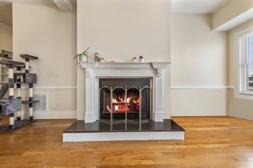 More Photos Of 2411 E Franklin St, Richmond Apartments For Lease