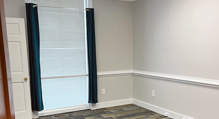 More Photos Of 2817 N Parham Rd, Richmond Office For Sale