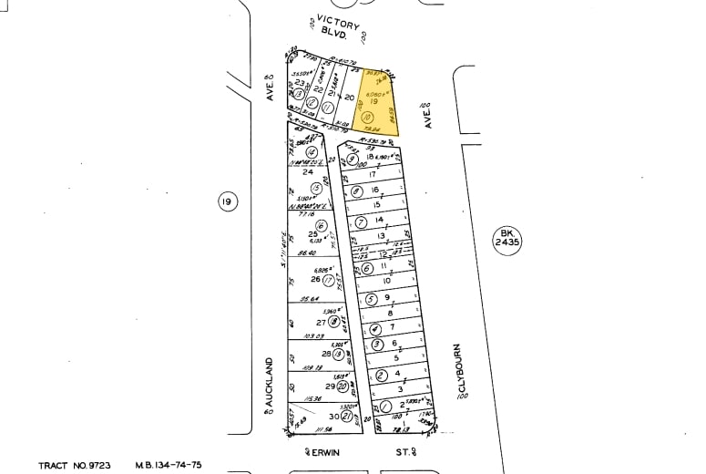 More Photos Of 10504 Victory Blvd, North Hollywood Freestanding For Sale