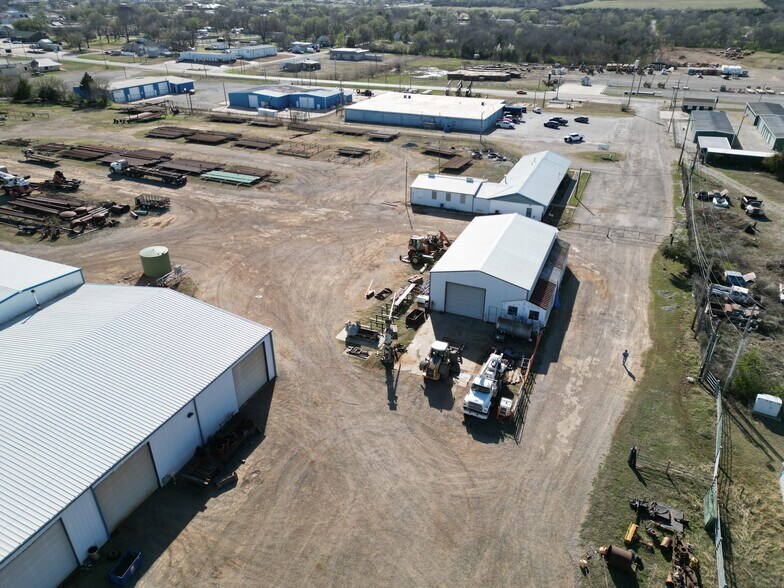 More Photos Of 601 E Pine St, Cushing Truck Terminal For Sale