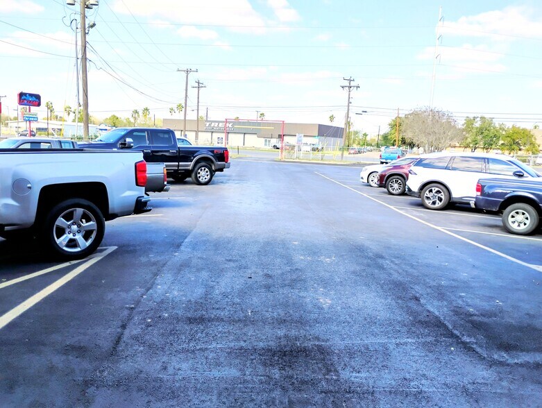 More Photos Of 1501 N 77 Sunshine Strip, Harlingen Auto Repair For Lease