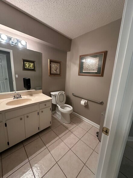 More Photos Of 2301 Park Ave, Orange Park Office For Lease