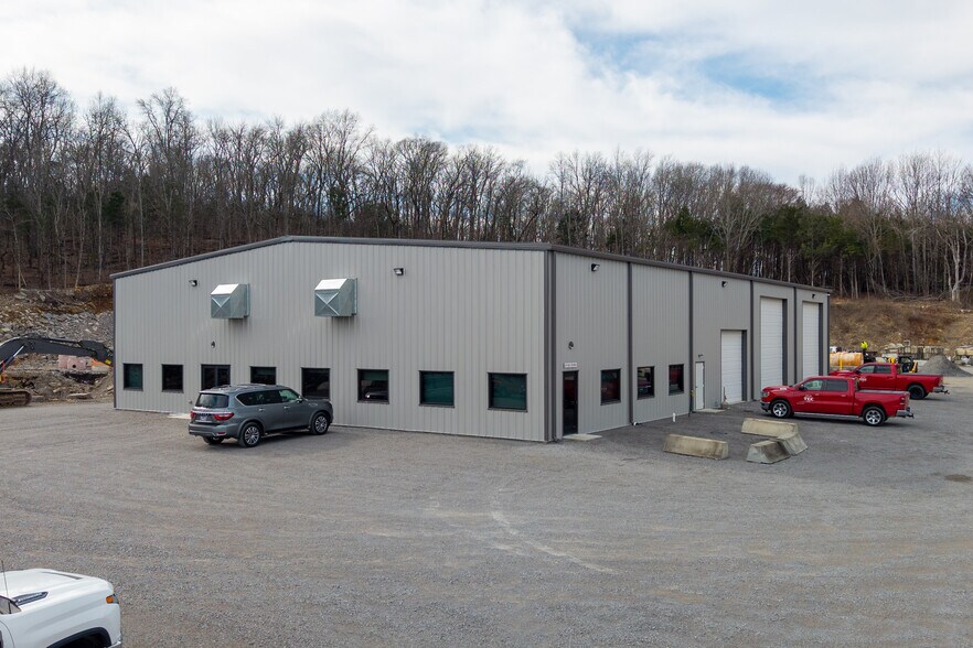 More Photos Of 1854 Sparta Pike, Lebanon Warehouse For Lease