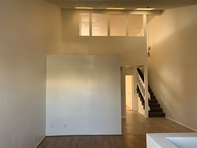 More Photos Of 958 E Avenue Q12, Palmdale Apartments For Sale