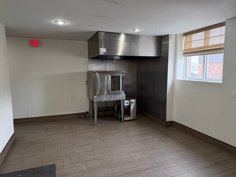 More Photos Of 751 Union Blvd, Allentown Storefront Retail Office For Sale