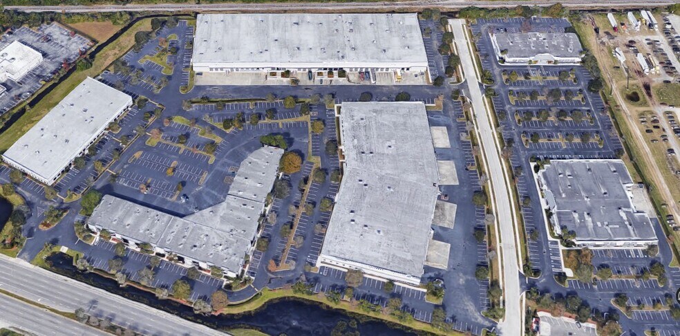 More Photos Of 4023 Tampa Rd, Oldsmar Unknown For Lease