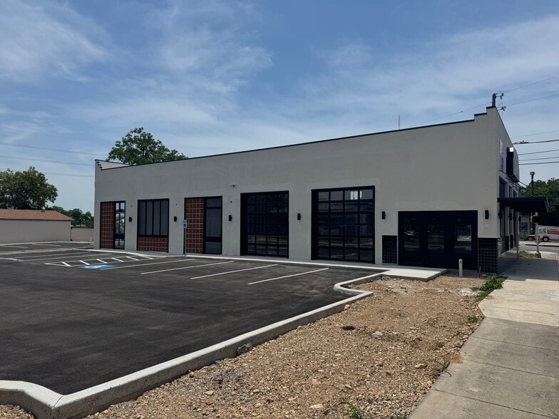 More Photos Of 100 Blanco Rd, San Antonio Restaurant For Lease