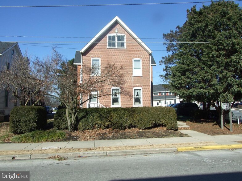 Primary Photo Of 137 E Locust St, Oxford Medical For Lease