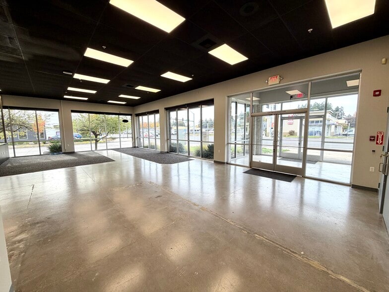 More Photos Of 10800 SE 82nd Ave, Happy Valley Storefront Retail Office For Sale