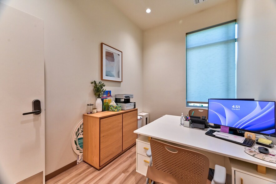More Photos Of 5770 S Durango Dr, Las Vegas Medical For Sale