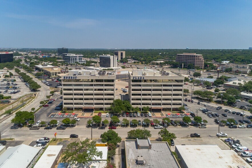 More Photos Of 8620 N New Braunfels Ave, San Antonio Unknown For Lease