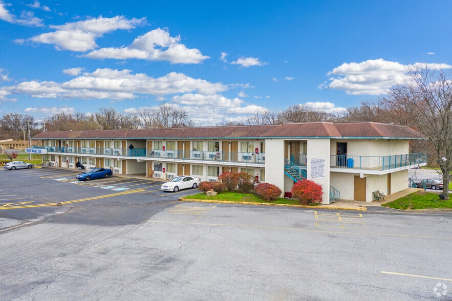 More Photos Of 1200 West Ave, New Castle Hotel For Sale