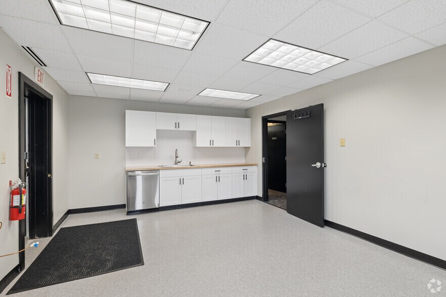 More Photos Of 58 Concord St, North Reading Office For Lease