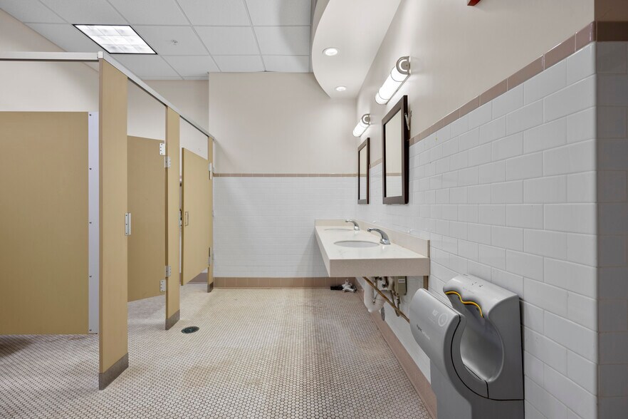 More Photos Of 22 Clinton Ave, Albany Office Residential For Sale