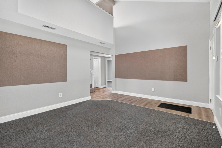 More Photos Of 9 Mingo Ln, Lake Saint Louis General Retail For Lease