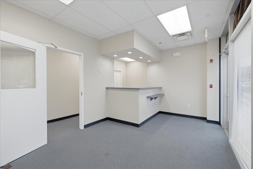 More Photos Of 13880 Braddock Rd, Centreville Medical For Lease