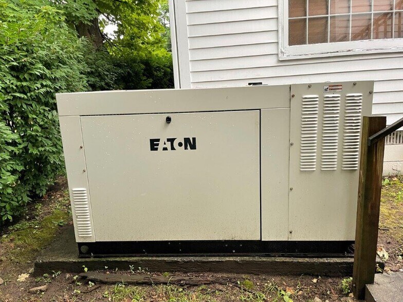 More Photos Of 828 Federal Rd, Brookfield Office For Lease