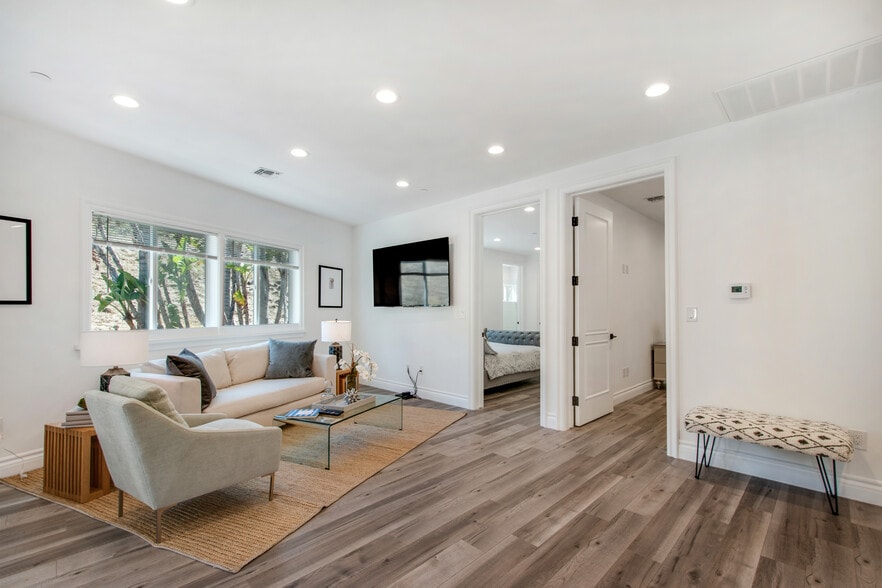 More Photos Of 9696 Antelope Rd, Beverly Hills Specialty For Sale