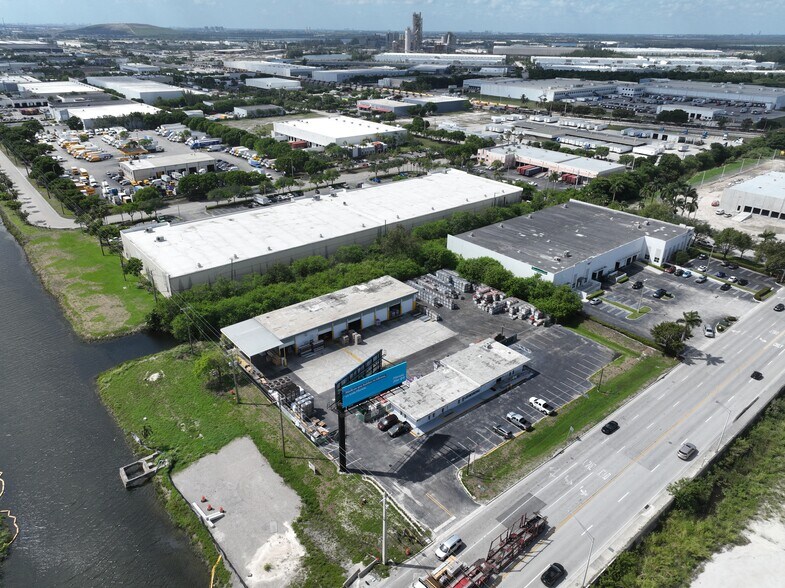 More Photos Of 11100 NW 112th Ct, Medley Warehouse For Lease