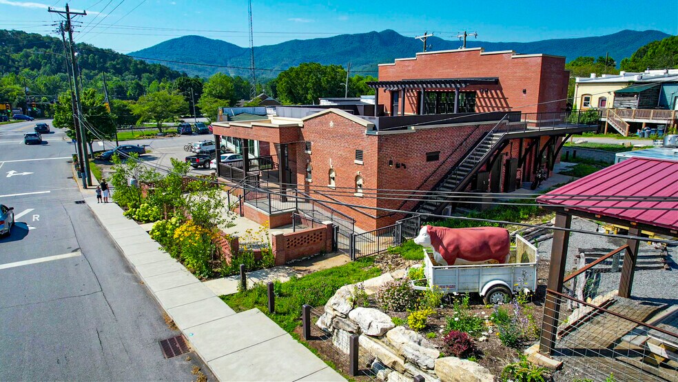 More Photos Of 128 Broadway St, Black Mountain Restaurant For Sale