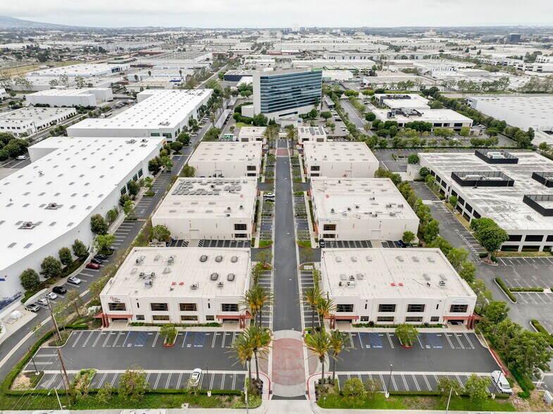 More Photos Of 19827 Hamilton Ave, Torrance Warehouse For Lease