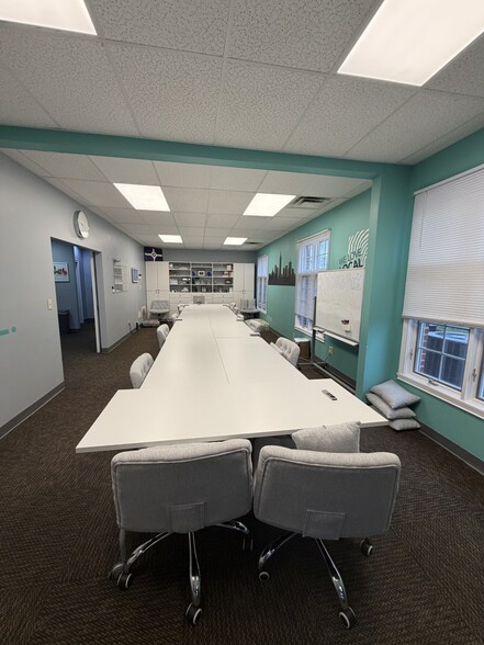 More Photos Of 9810 Westpoint Dr, Indianapolis Office For Lease