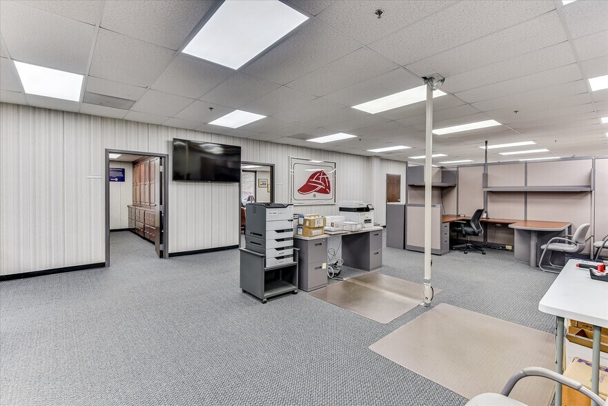 More Photos Of 1089 Augusta Rd, Warrenville Office For Lease