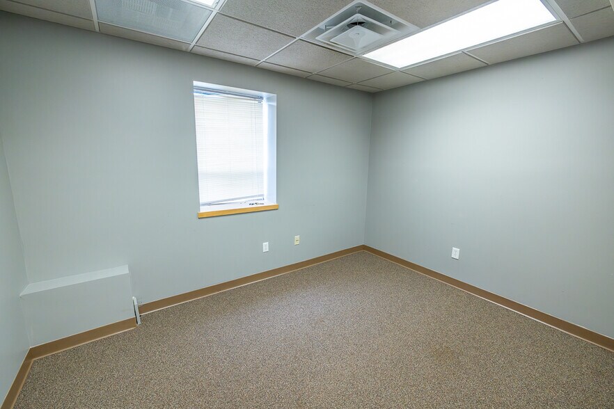 More Photos Of 800 SW 150 Hwy, Lee's Summit Office For Sale