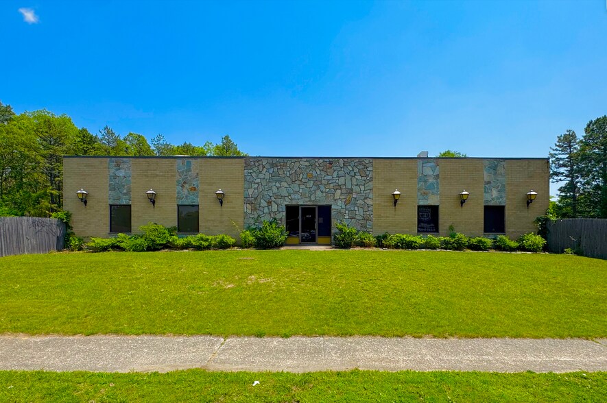 Primary Photo Of 245 Middle Island Rd, Medford Warehouse For Lease