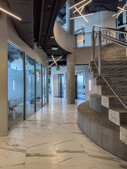 More Photos Of 2420 NE Miami Gardens Dr, Miami Office For Lease