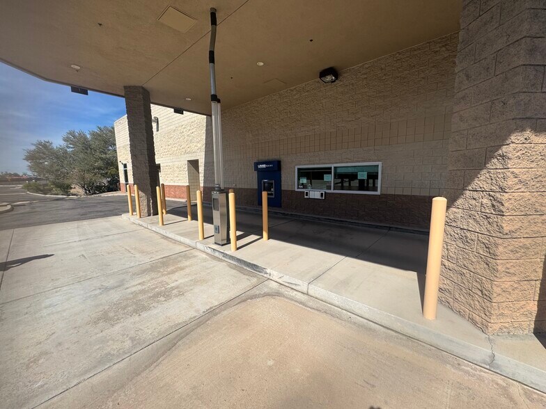 More Photos Of 7555 E Redfield Rd, Scottsdale Bank For Sale