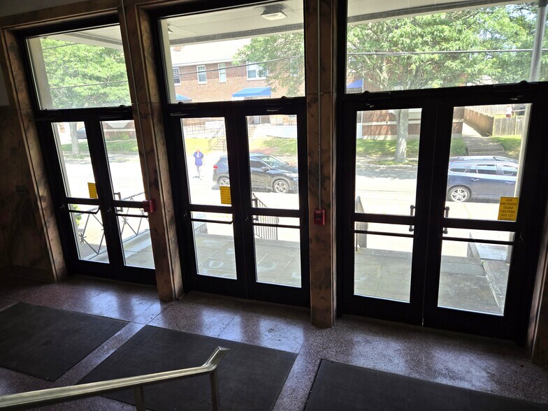 More Photos Of 55 Turner Ave, Riverside Schools For Lease