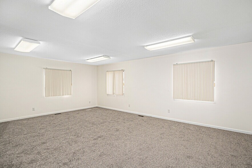 More Photos Of 3929-3933 W Court St, Flint Office For Sale