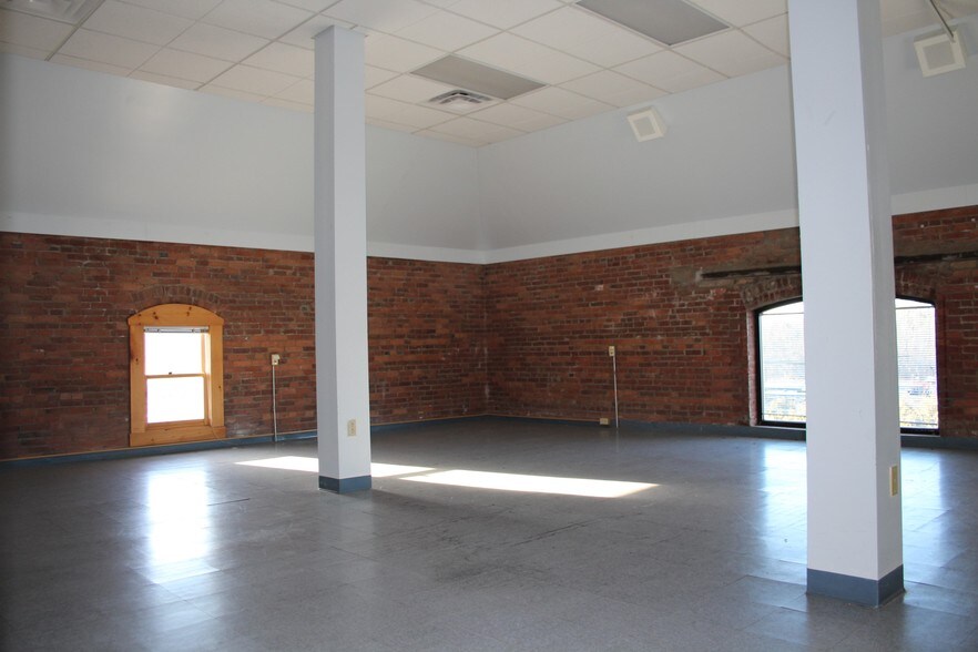 More Photos Of 162 Hegeman Ave, Colchester Medical For Lease