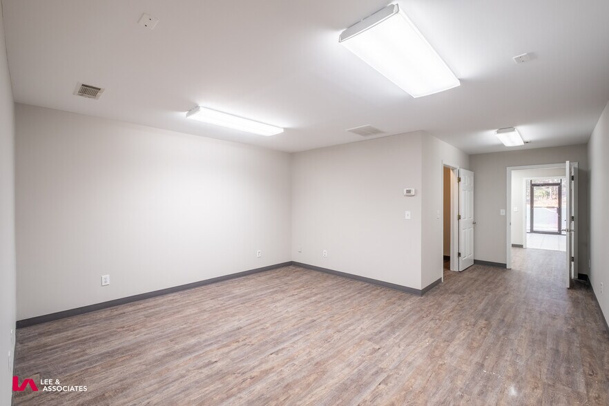 More Photos Of 1601 Lester Rd, Conyers Light Distribution For Lease