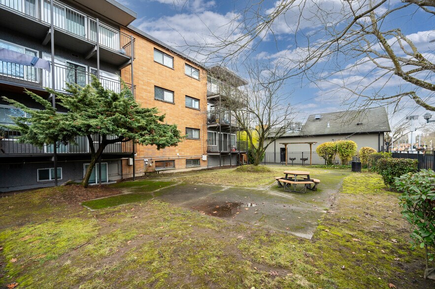 More Photos Of 8630 Rainier Ave S, Seattle Multifamily For Sale