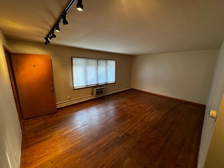 More Photos Of 2920 Douglas Ave, Des Moines Apartments For Sale