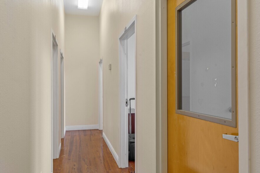 More Photos Of 1476 SW Main St, Greenville Medical For Sale