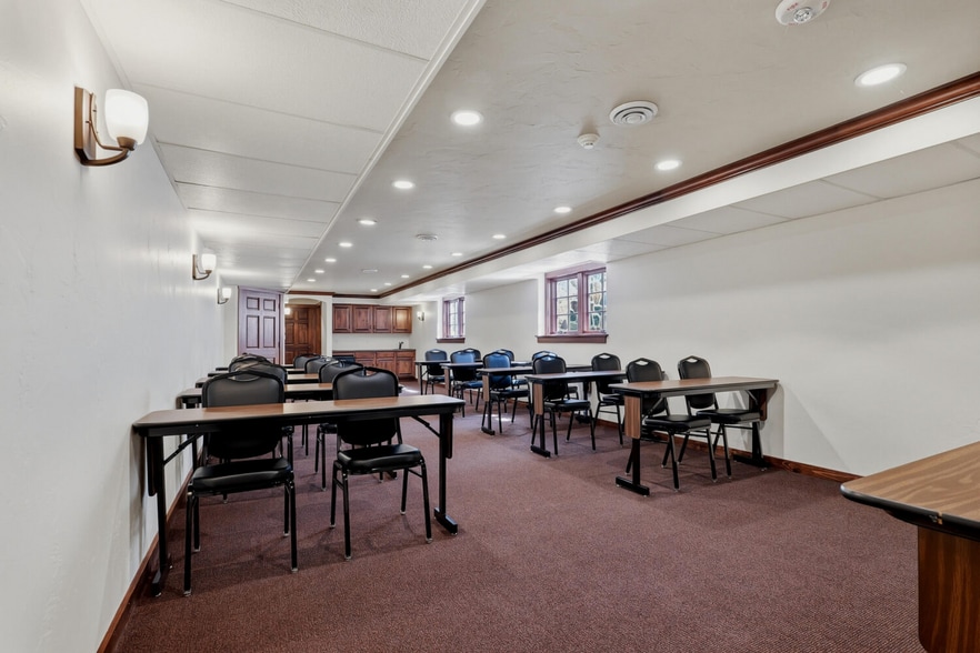 More Photos Of 517 Monroe St, Sheboygan Falls Office For Sale