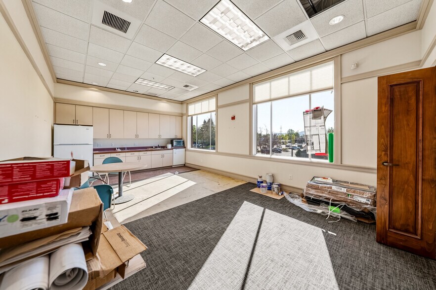 More Photos Of 1501 E McAndrews Rd, Medford Medical For Lease
