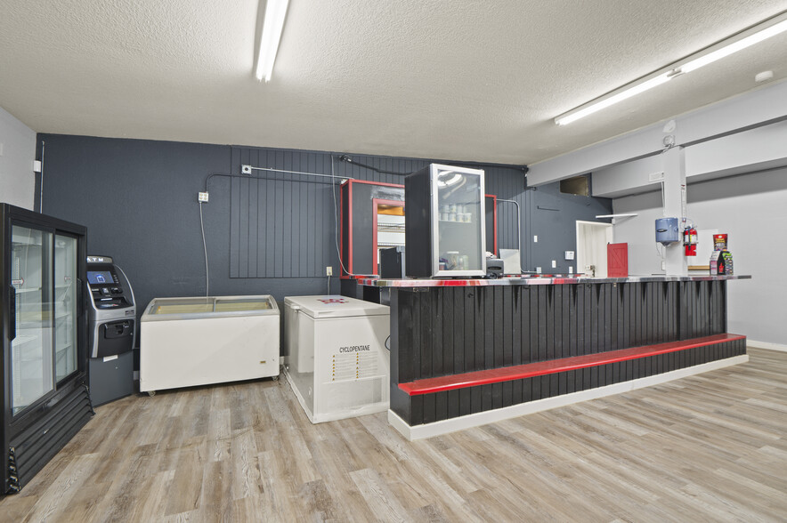 More Photos Of 2810 E Spencer Lake Rd, Shelton General Retail For Sale