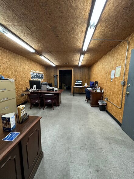 More Photos Of 300 S Main St, Darlington Warehouse For Sale