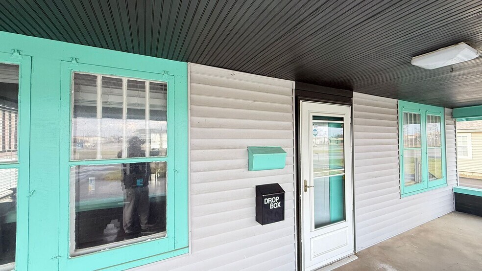 More Photos Of 180 N US 31, New Whiteland Loft Creative Space For Lease